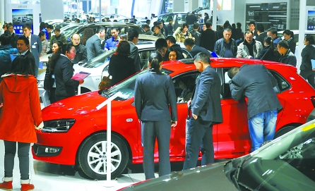 2013重慶汽車消費節(jié)首日 重慶市民每分鐘買走3輛車