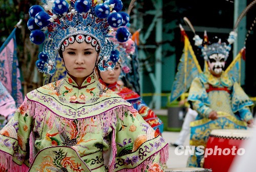 “夜世博”靜待游客 草原天籟童音驚四座(圖)