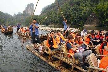 武夷山迎來暑期旅游高峰