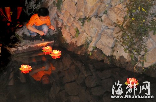 三坊七巷舉行中秋祭月活動(dòng) 福州話誦古詩(圖)