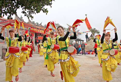 七萬(wàn)游客齊聚翔安香山 翔安香山廟會(huì)習(xí)俗列入市“非遺”