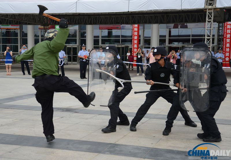 廈門警方舉行投洽會(huì)應(yīng)急處置演練