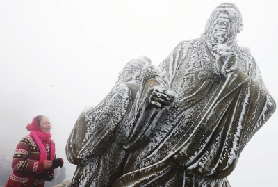 福建今冬初雪飄落武夷山光澤等地 德化九仙山昨迎今冬首場霧凇