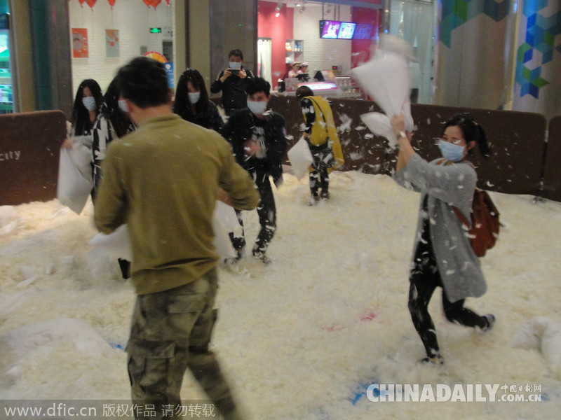 深圳情人節(jié)枕頭大作戰(zhàn)歡樂多