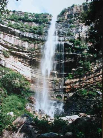 感受嵩山遺產(chǎn)魅力 戲水盧崖瀑布奇觀