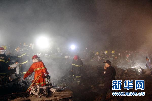 救援人員稱飛機(jī)失事很多遇難者遺體抱在一起