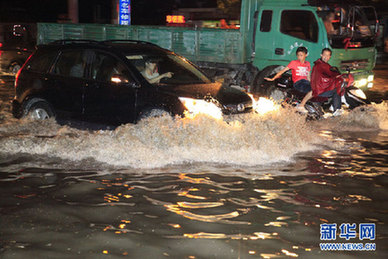 湖北咸寧遭受特大暴雨襲擊致18人死亡