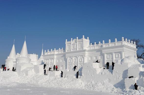 吉林長春：壯觀雪雕扮靚冬日美景