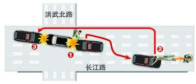 南京街頭兩轎車疑因斗氣對撞3次 踹裂擋風玻璃