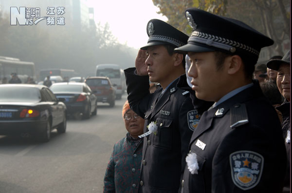 殉職民警黃升追悼會(huì)在徐州舉行