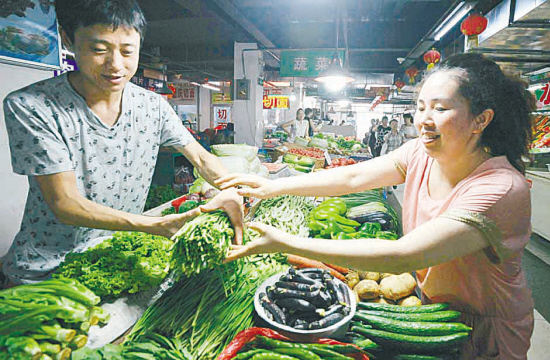 沈陽：“地產(chǎn)菜”批量上市 菜價集體“退燒”(圖)