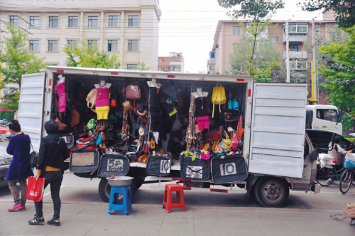 沈陽：“貨車商店”