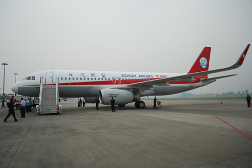 川航首架鯊鰭小翼A320抵蓉 全空客機(jī)隊(duì)增至76架