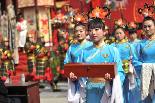 2011泰山東岳廟會(huì)在山東泰安舉行