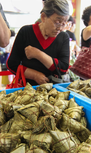 上海：迎端午老字號(hào)香粽香包熱銷