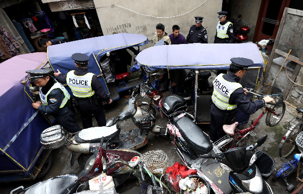 上海：警力聯(lián)動 圍剿“黑車”