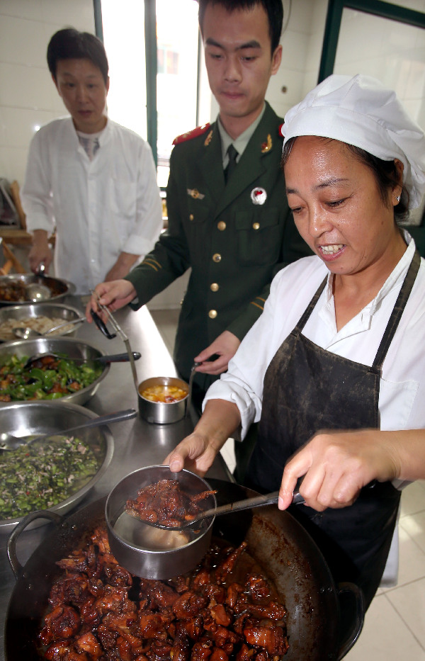 7年“愛心午餐”接力情暖老人心