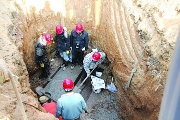 村民自家院外打水井挖出2200年前西漢古墓(圖)