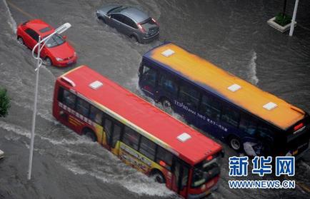 揚(yáng)州暴雨 