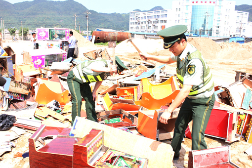 福建連江邊防官兵聯(lián)合公安部門(mén)銷毀賭博機(jī)