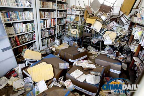 北京暴雨致一小學萬余冊圖書被淹