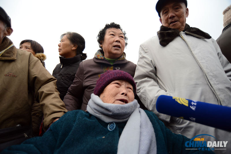 南京舉行國際和平集會(huì)悼念南京大屠殺30萬同胞遇難75周年