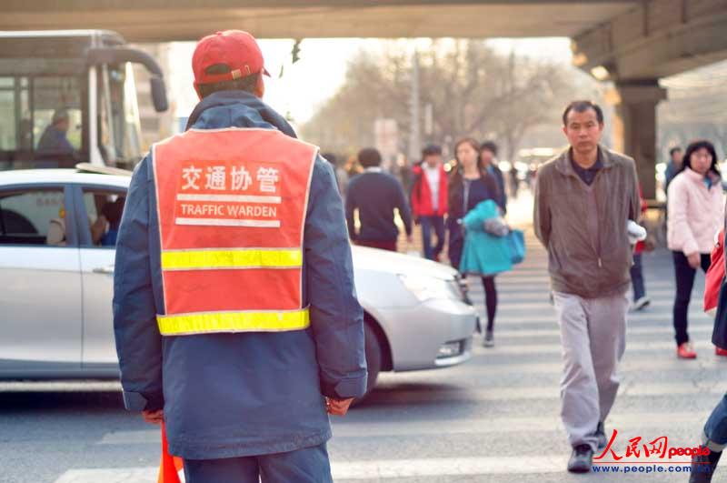 五花八門的中國(guó)式過(guò)馬路（組圖）