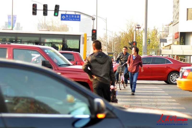 五花八門的中國式過馬路（組圖）