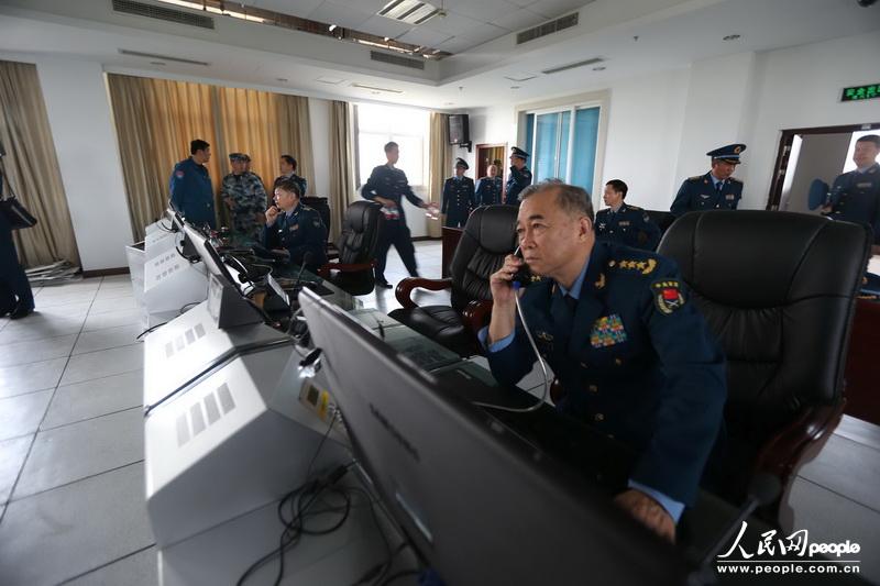 空軍馬曉天司令員飛赴四川指揮抗震救災(zāi)