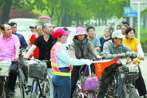 北京今起嚴(yán)處闖紅燈 多警種聯(lián)動(dòng)執(zhí)法