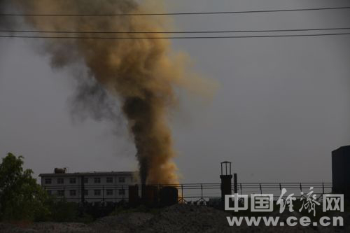 山西河津污染乏人過(guò)問(wèn) 污水煙塵困擾民生