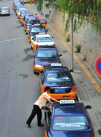 出租車漲價首月出車率增 晚高峰打車等待時間減少一半