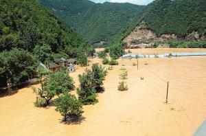 陜西安康連降大暴雨 石泉水庫接近汛限水位