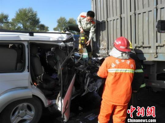 河北張家口水務(wù)局干部視察途中遇車禍2死2傷