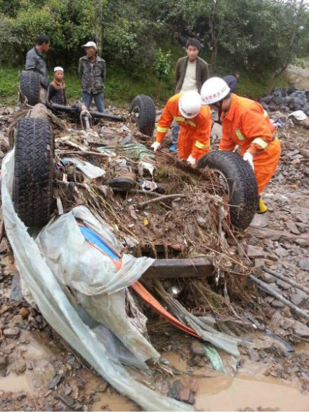 甘肅岷縣:突遭冰雹暴雨災害已致7人遇難1人失蹤