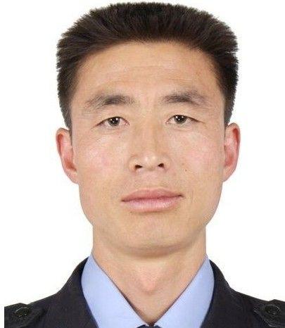 甘肅一警察追捕販毒嫌疑人時(shí)被水沖走犧牲(圖)