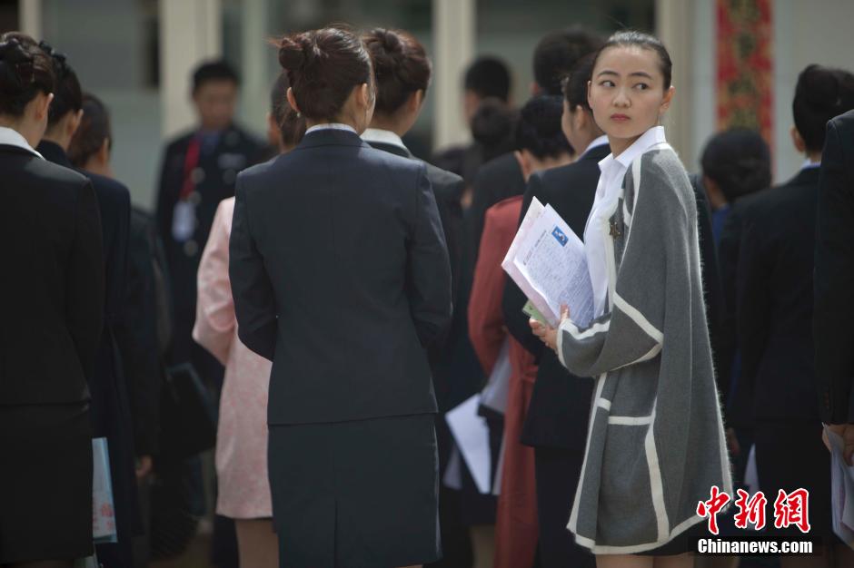 東航在山西招聘空乘 美女帥哥云集