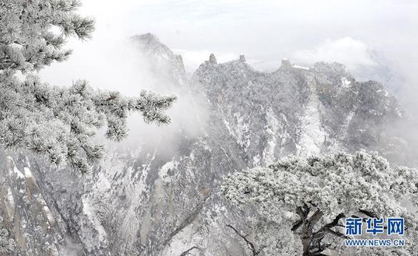 高清：奇險(xiǎn)山峰上的絕美雪景