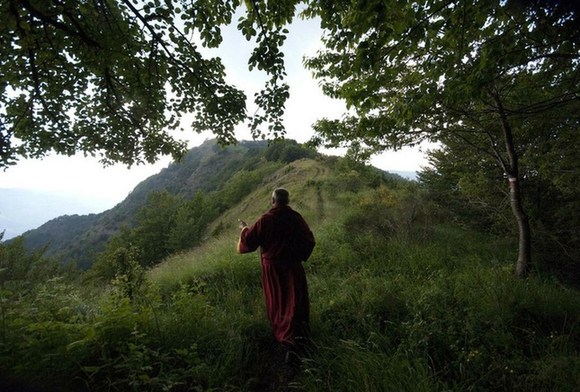 實(shí)拍世界各國(guó)隱士生活 遠(yuǎn)離社會(huì)重新審視人生