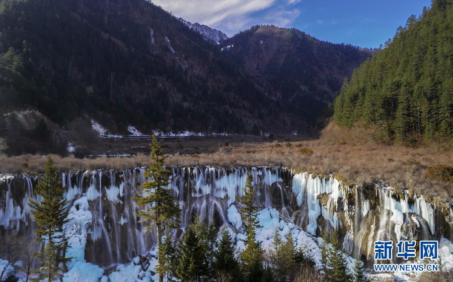 冰雪九寨溝如“童話世界” 散發(fā)迷人冬韻