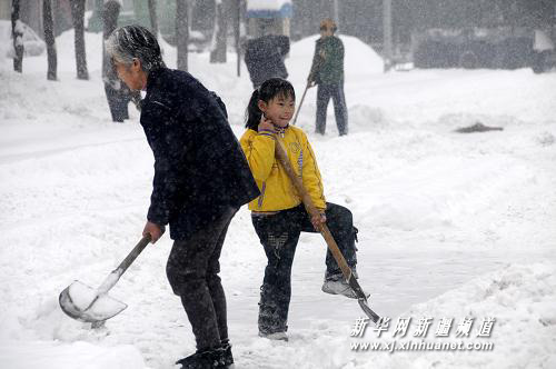 新疆北部奎屯等地又降暴雪