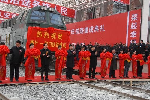 新疆喀什至和田鐵路建成通車