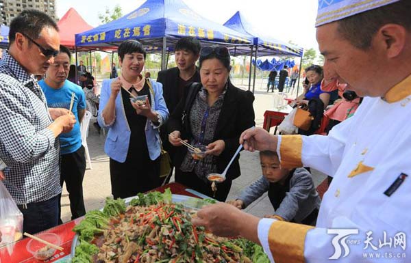 焉耆縣：“一元吃美食”活動(dòng)吸引6萬名游客