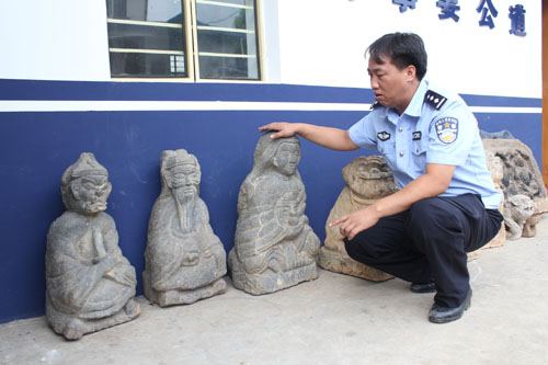 昆明東川阿旺派出所民警找回200年前被盜文物