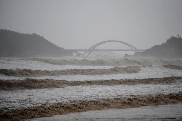 強(qiáng)臺(tái)風(fēng)“布拉萬”造成舟山海域狂風(fēng)暴雨