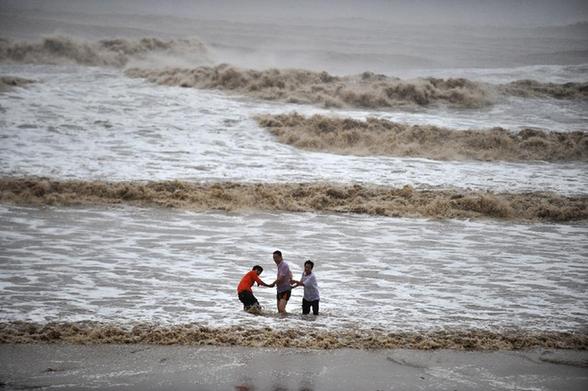 強臺風“布拉萬”造成舟山海域狂風暴雨