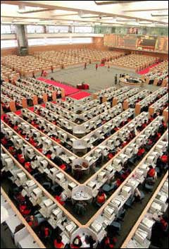 Trading gets underway at the Shanghai Stock Exchange in Shanghai. A key focus of the upcoming G7 meeting in London will be invited guest China, with finance ministers eager to hear how Beijing plans to solve some of the nagging doubts about its economy, analysts.(AFP/File