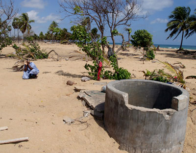 A Sri Lankan housewife cries for her children killed in Asia's tsunami