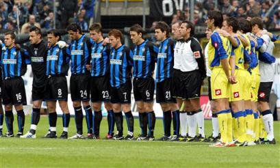 Atalanta and Chievo players observe a minute of silence to commemorate Pope John Paul II prior to the start of the Italian first division soccer match between Atalanta and Chievo at the Bergamo's stadium, Italy, Sunday, April 10, 2005. (AP Photo/Felice Calabro') 