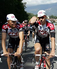 Team CSC director and former Tour de France winner Bjarne Riis of Denmark (L) trains with Jens Voigt of Germany, currently leader of the Tour de France cycling race, near Grenoble before tomorrow's 10th stage between Grenoble and Courchevel in the 92nd Tour de France, July 11, 2005.